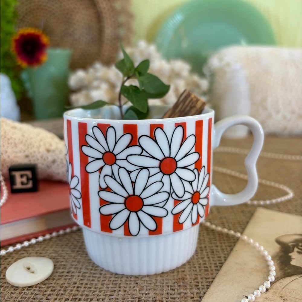 Vintage Ceramic Floral Mug 🌺 Unique Home Decor / Gift / Kitchen / Retro / Nature - Picture 2 of 5